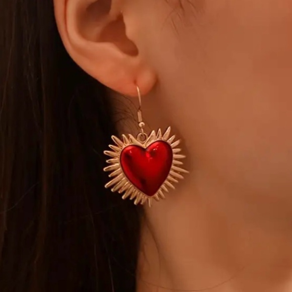 ✨ModCloth Morven Red Gold Heart Earrings - Picture 2 of 5